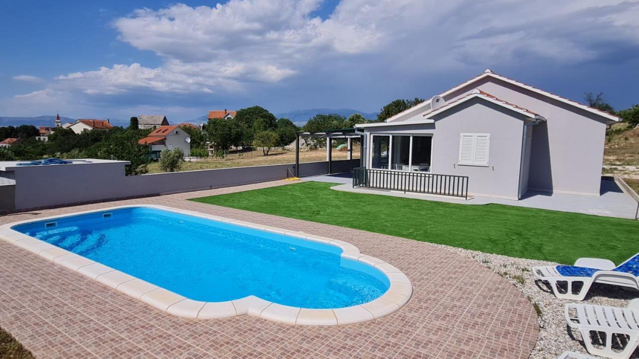 MirceNane Garden House With Heated Pool别墅 外观 照片