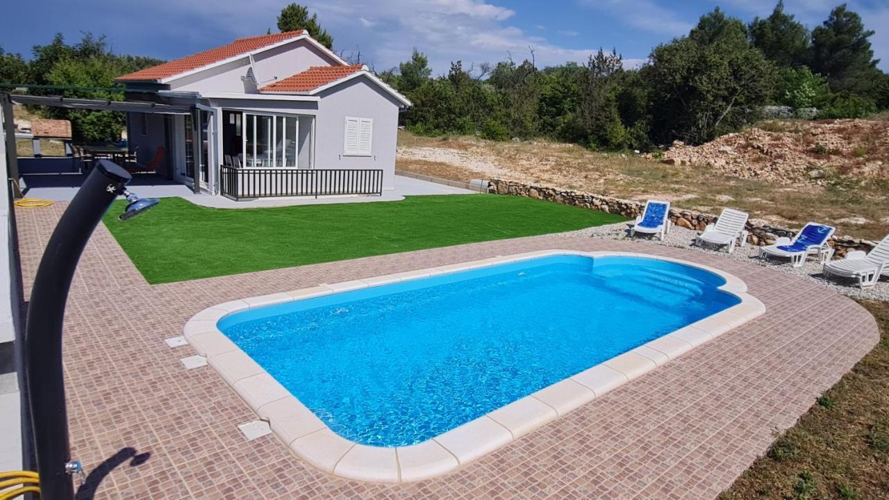 MirceNane Garden House With Heated Pool别墅 外观 照片